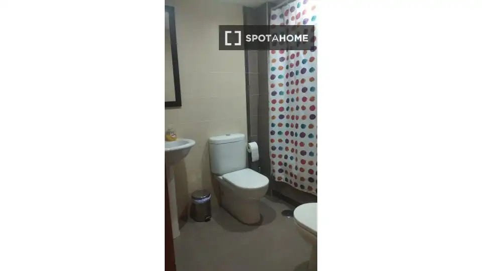 Bathroom of Apartments for share in El Campello  with Air Conditioner, Terrace and Furnished