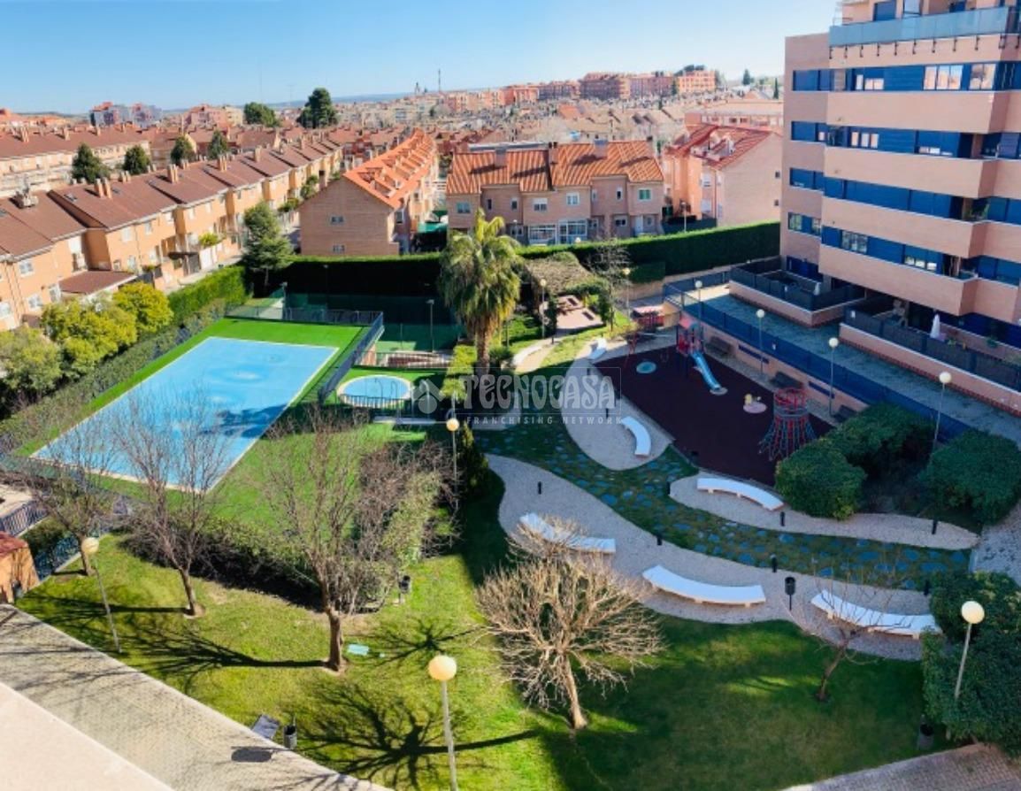 Jardín de Piso en venta en Valdemoro con Calefacción, Parquet y Terraza