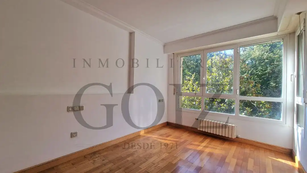 Habitación de Piso en venta en Donostia - San Sebastián  con Calefacción y Balcón