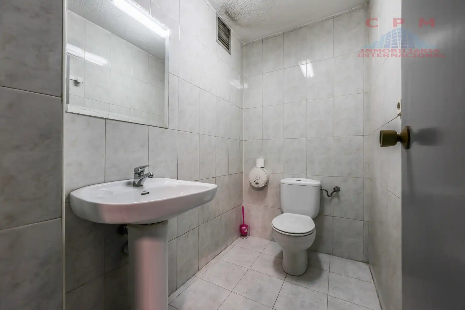 Badezimmer von Gebäude zur Miete in Madrid