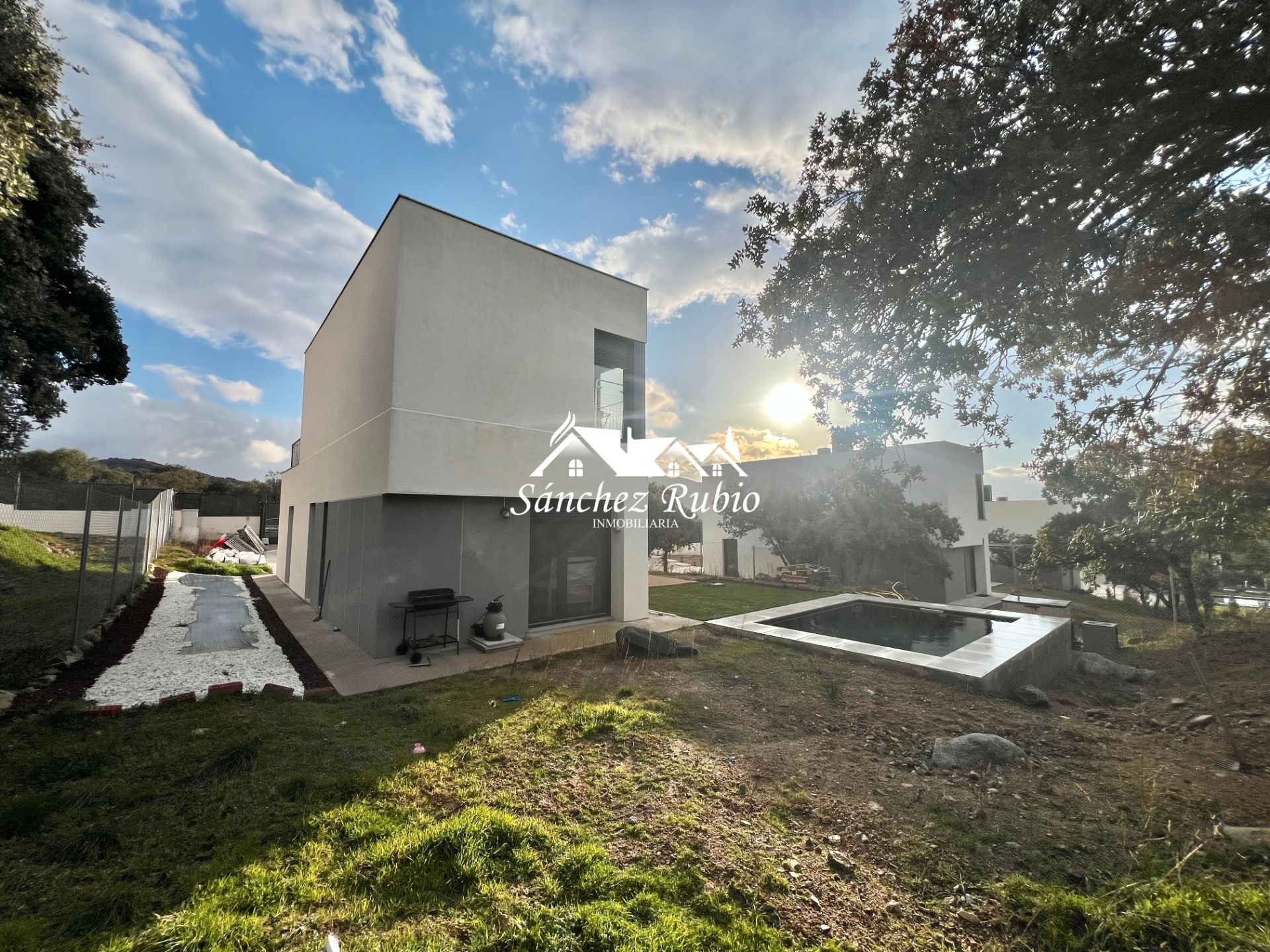 Exterior view of House or chalet for sale in El Espinar  with Air Conditioner, Heating and Private garden