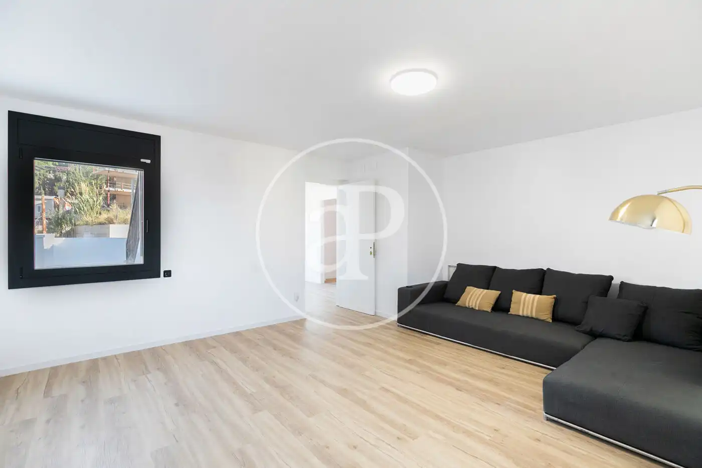 Sala d'estar de Casa o xalet en venda en Esplugues de Llobregat amb Calefacció, Jardí privat i Terrassa