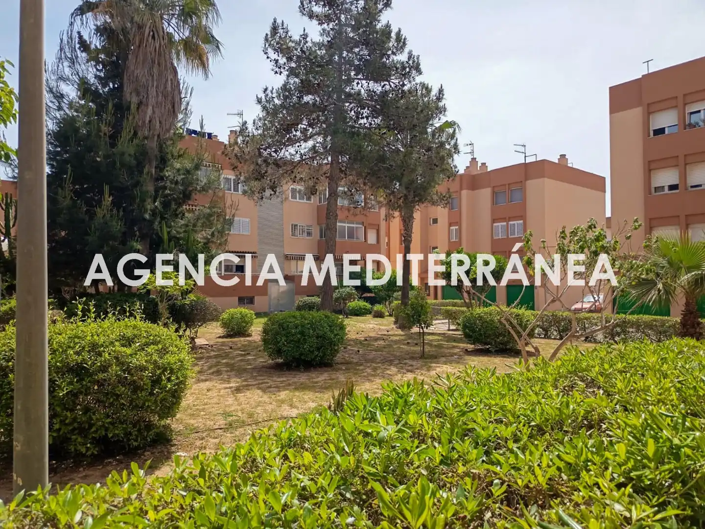 Vista exterior de Apartament en venda en Santa Eulària des Riu amb Aire condicionat, Calefacció i Jardí privat