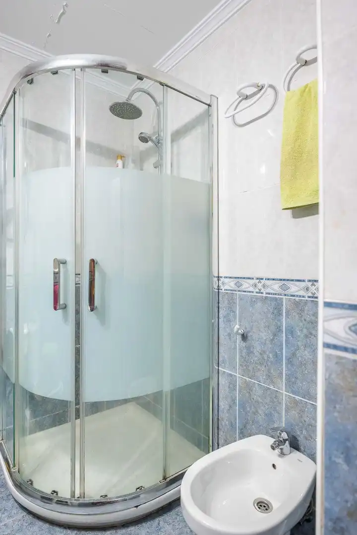 Bany de Casa o xalet en venda en Sevilla amb Aire condicionat, Terrassa i Traster