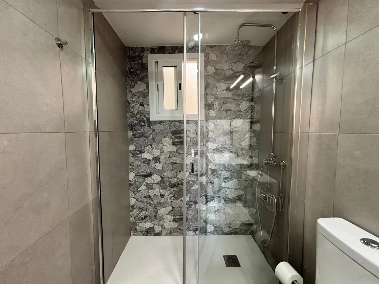 Bathroom of Attic for sale in L'Hospitalet de Llobregat  with Heating, Parquet flooring and Terrace
