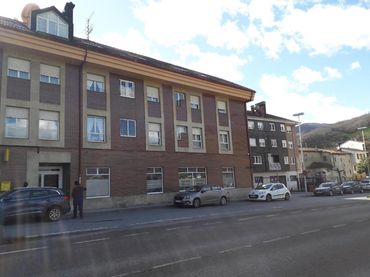Locale commerciale in vendita a Lena