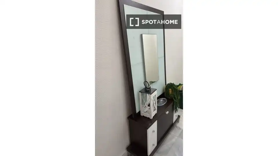 Dormitori de Apartament per a compartir en Málaga amb Aire condicionat, Terrassa i Moblat