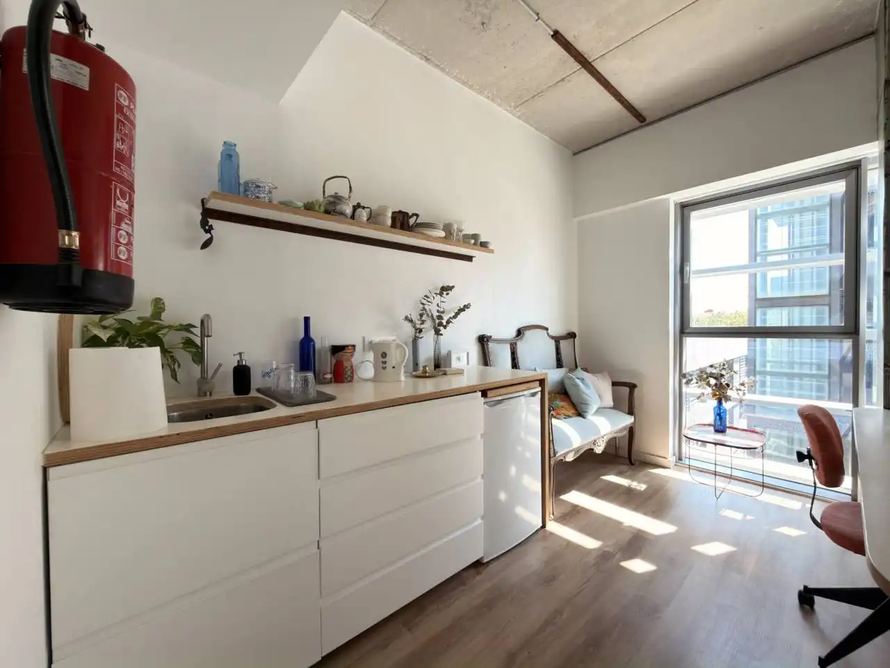 Cocina de Oficina de alquiler en Barcelona con Aire acondicionado, Calefacción y Alarma