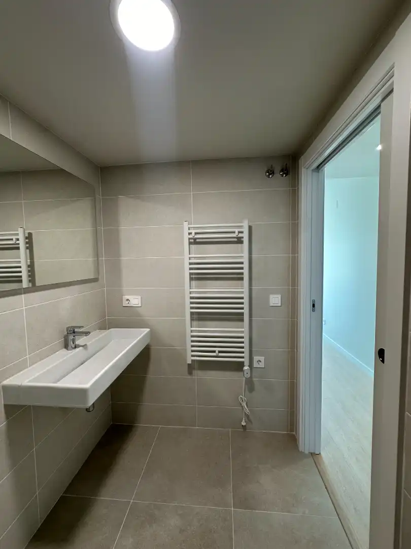 Baño de Piso de alquiler en Valencia con Aire acondicionado, Calefacción y Jardín privado