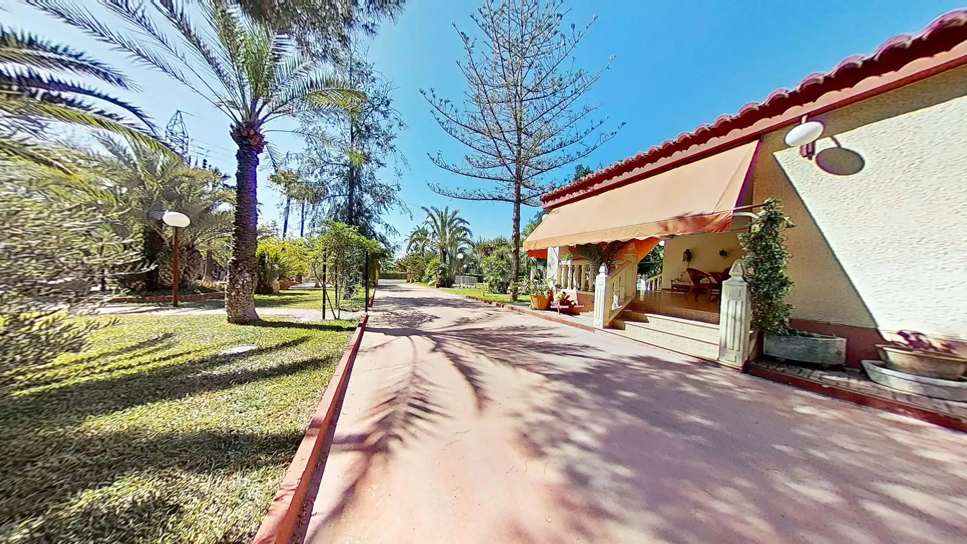 Vista exterior de Casa o xalet en venda en Elche / Elx amb Aire condicionat, Calefacció i Terrassa