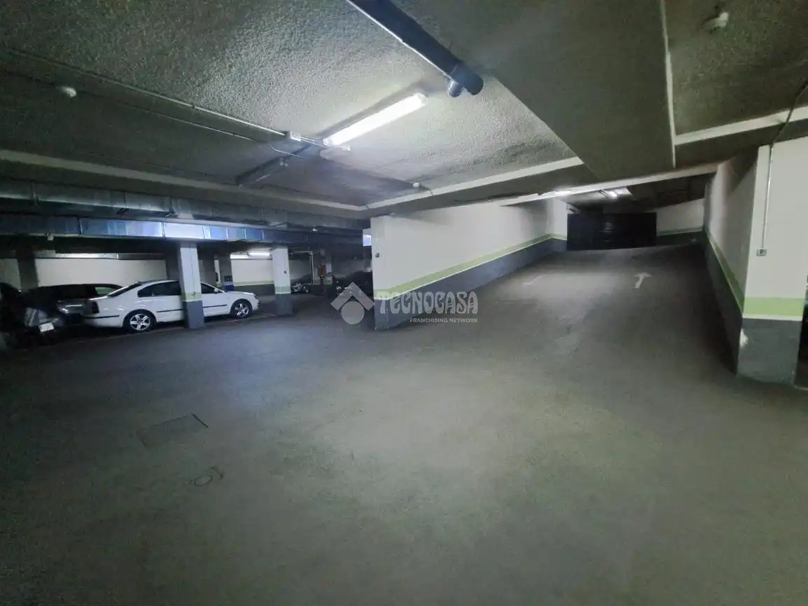 Parking of Flat for sale in Parla  with Air Conditioner, Heating and Parquet flooring