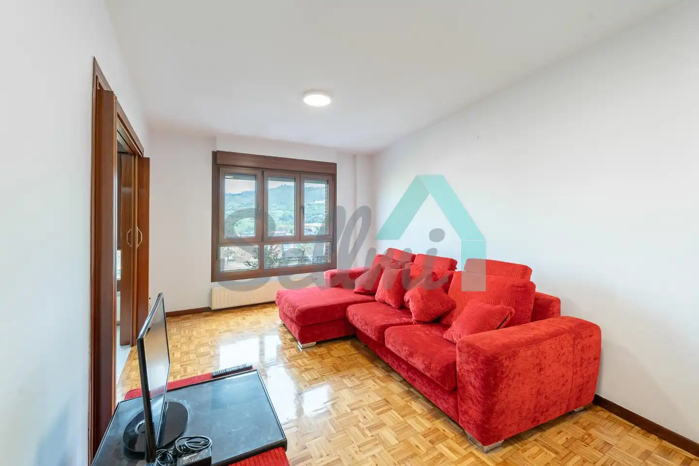 Sala d'estar de Pis de lloguer en Oviedo  amb Calefacció, Parquet i Terrassa