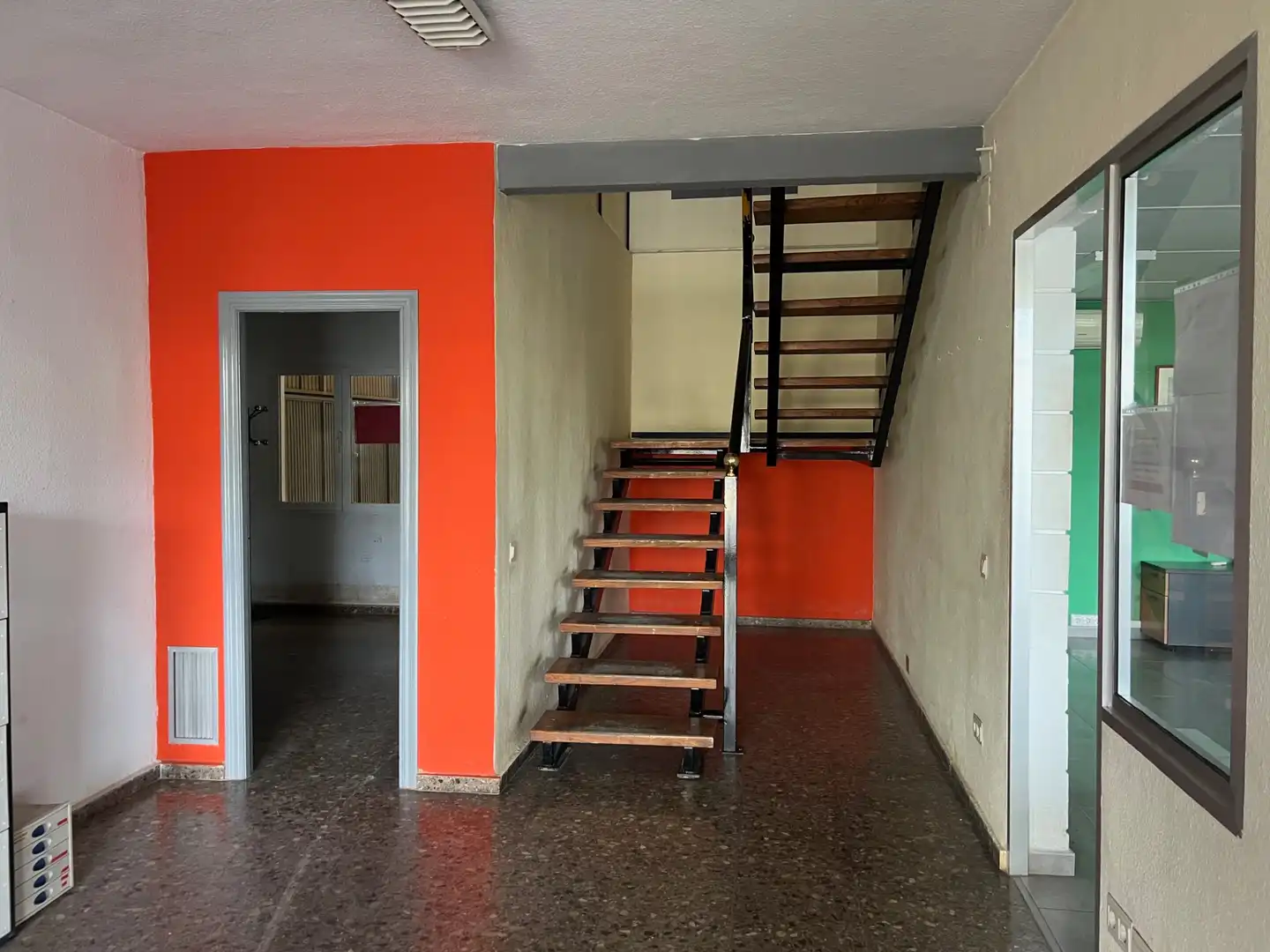 Nau industrial de lloguer en Quart de Poblet amb Alarma
