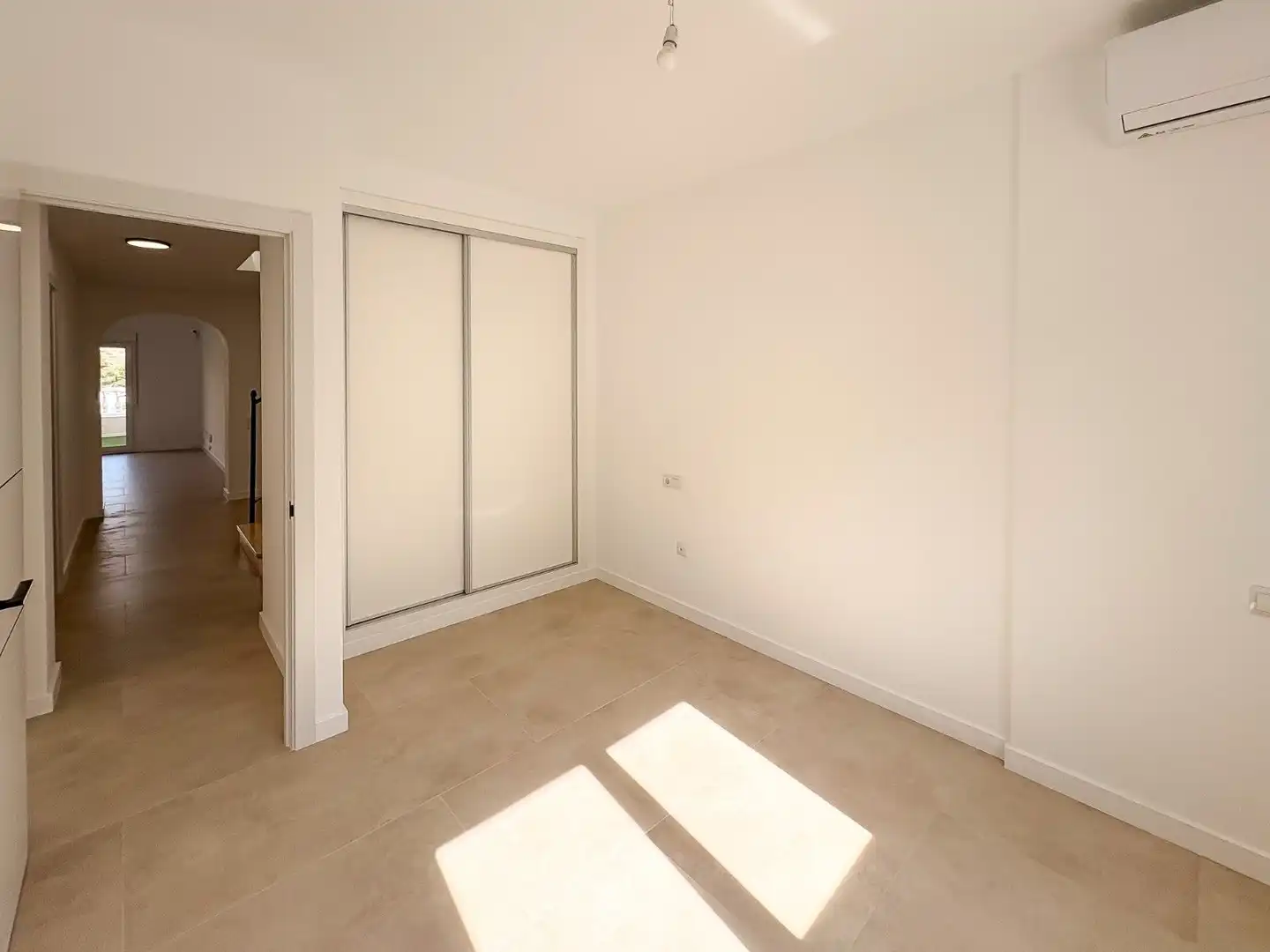 Casa aparellada amb jardí en venda a Pueblo Acantilado - Lanuza, imagen 17