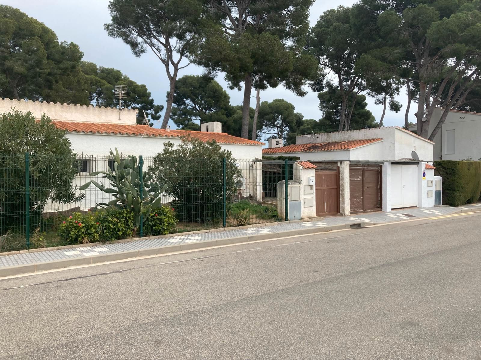 Vista exterior de Casa o xalet en venda en Cambrils amb Calefacció, Jardí privat i Alarma