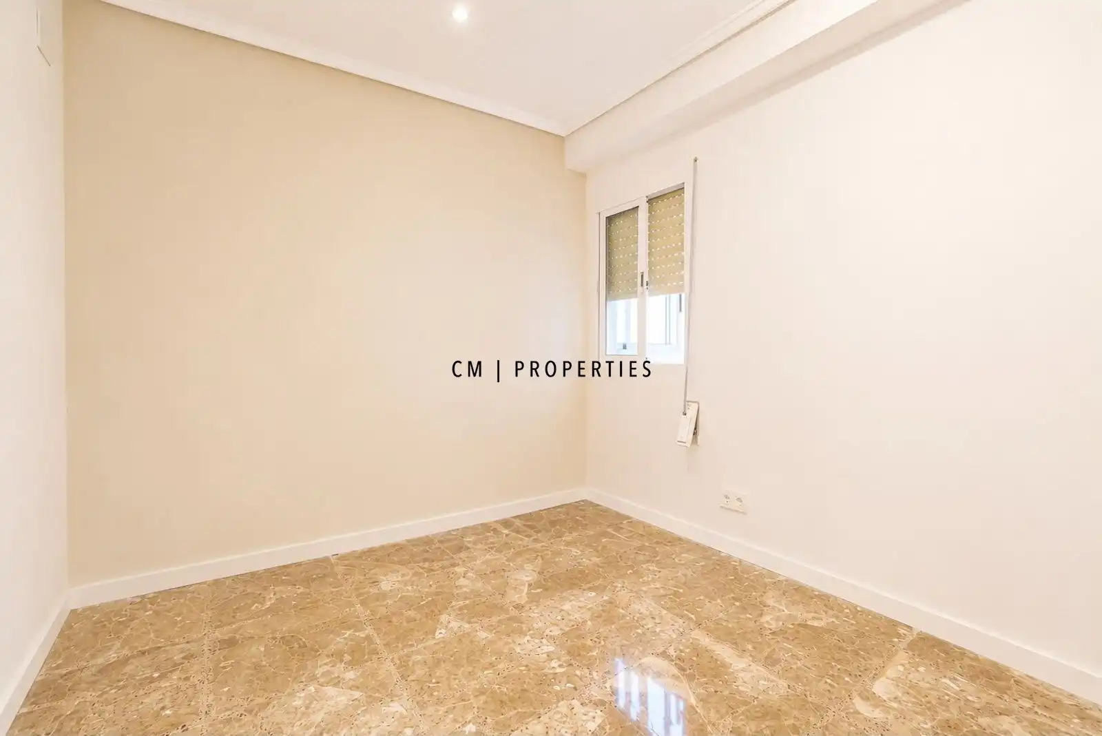 Bedroom of Flat for rent in Valencia  with Air Conditioner, Heating and Terrace