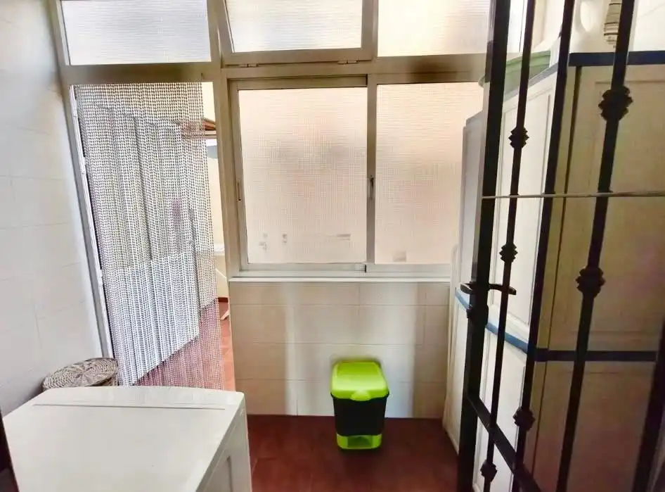 Bany de Casa adosada de lloguer en Torrevieja amb Aire condicionat, Terrassa i Piscina