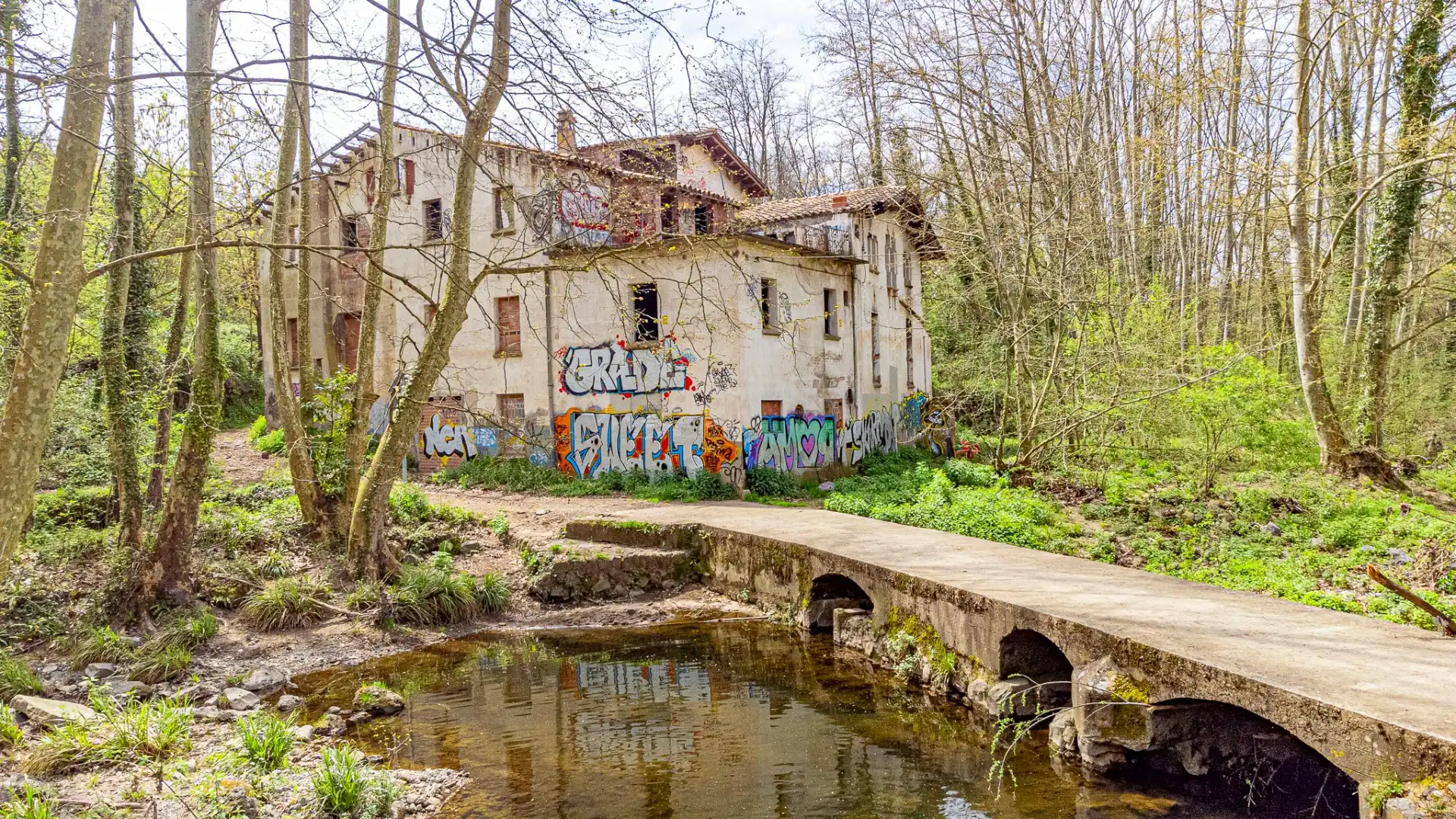Außenansicht von Country house zum Verkauf in Olot mit Privatgarten, Terrasse und Alarm