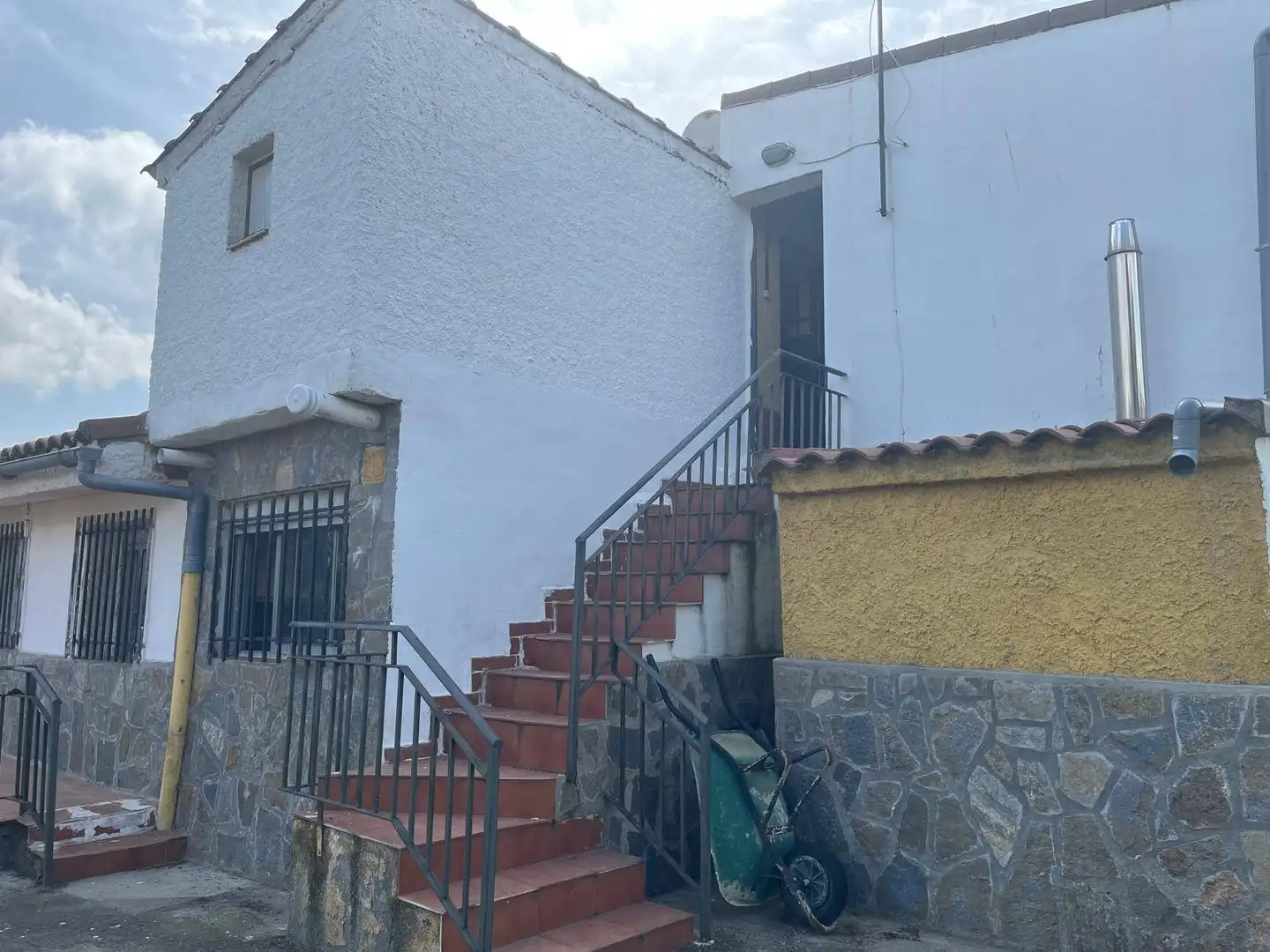 Exterior view of Houses for sale in El Casar de Escalona  with Heating, Terrace and Alarm