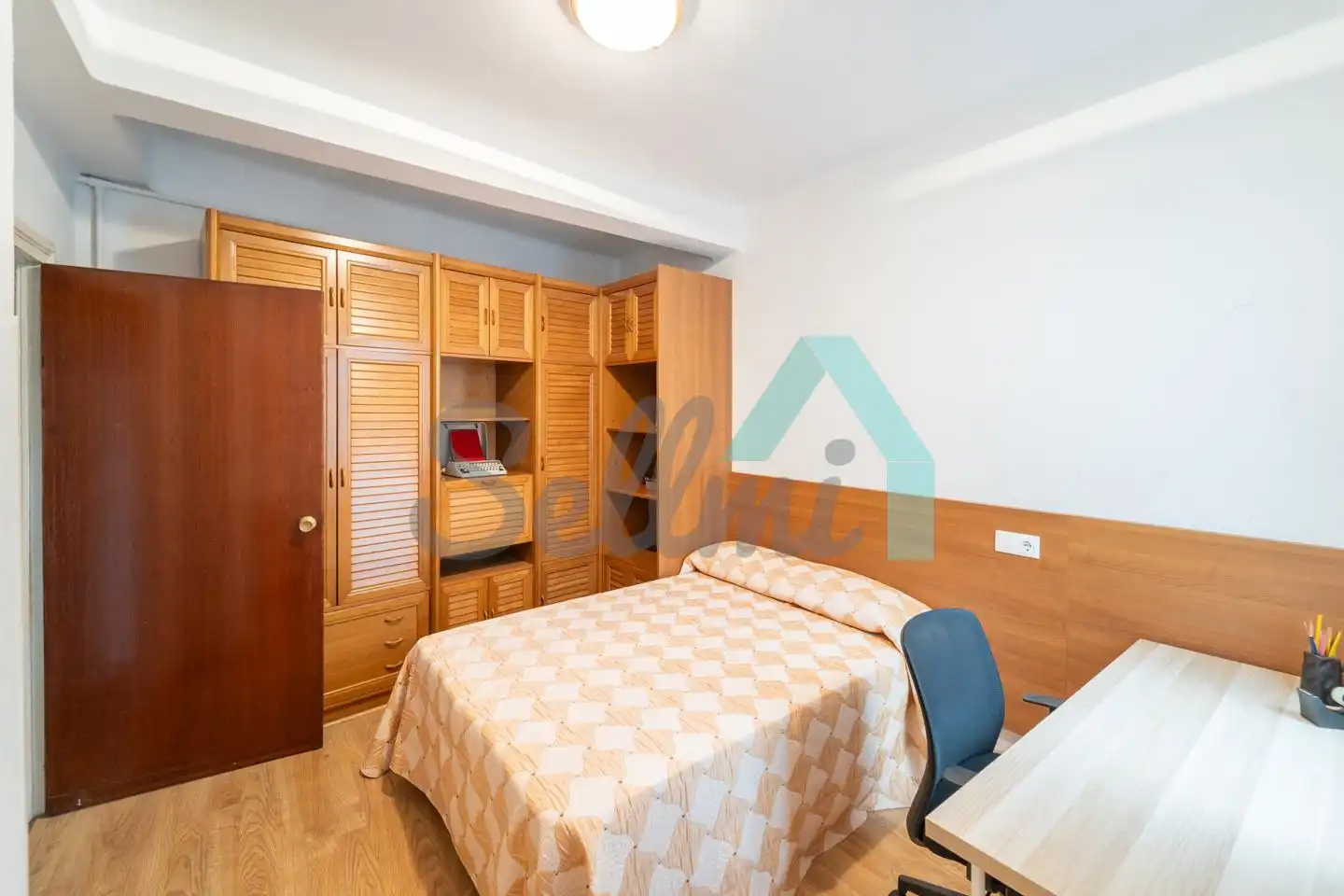 Schlafzimmer von Wohnung zur untervermieten in Oviedo  mit Heizung, Parkett und Möbliert