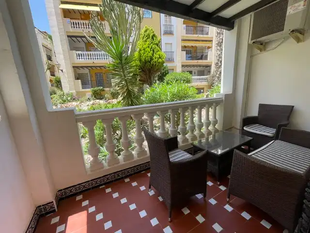 Terrasse von Erdgeschoss zum Verkauf in Torrevieja mit Klimaanlage, Heizung und Terrasse