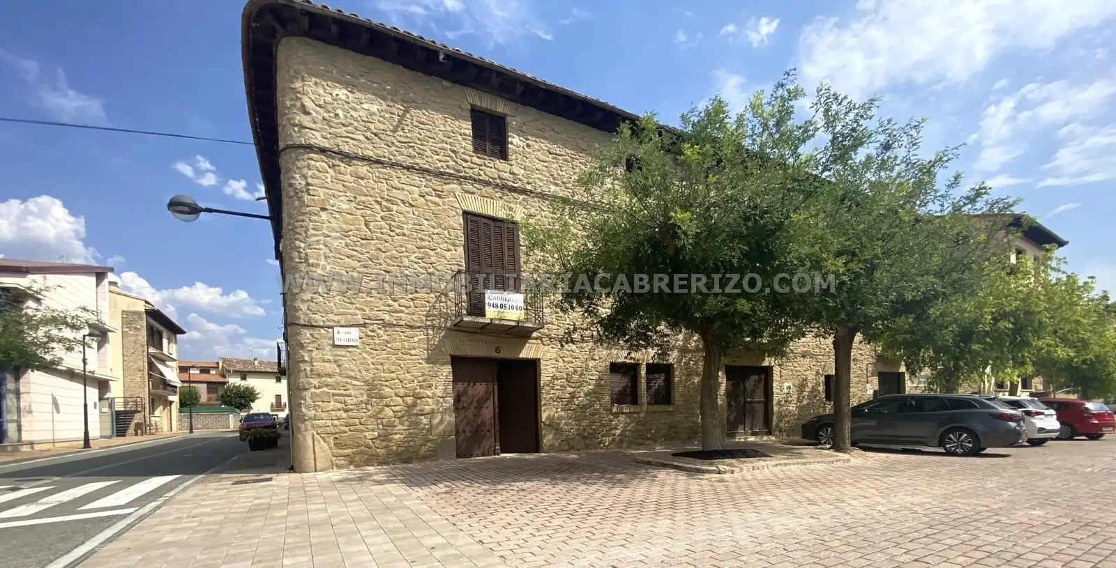 Vista exterior de Casa adosada en venda en Obanos amb Calefacció, Parquet i Terrassa