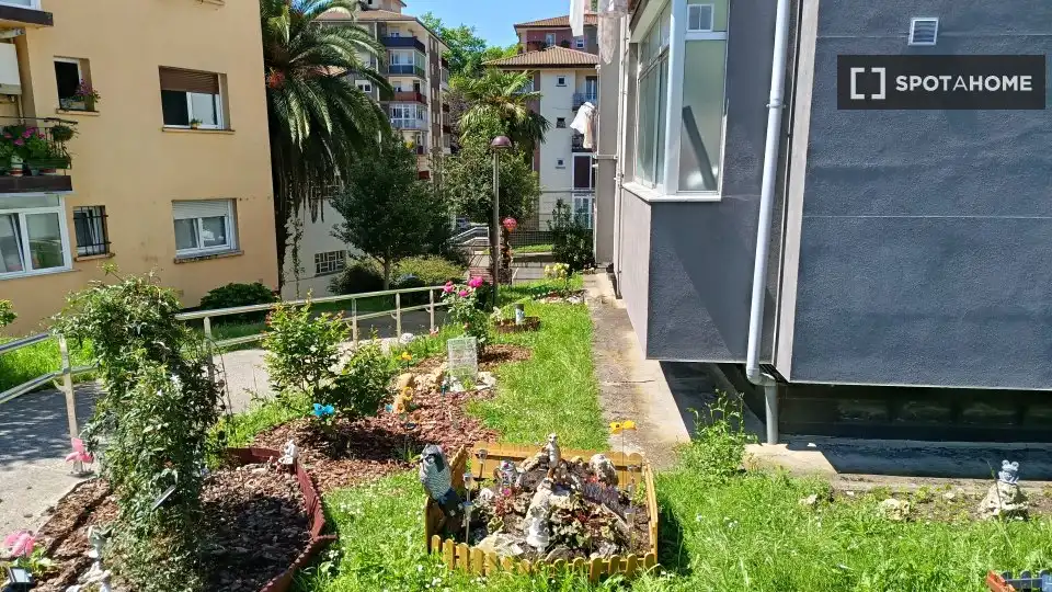 Jardín de Apartamento para compartir en Hernani con Aire acondicionado, Terraza y Amueblado