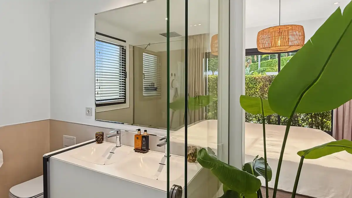 Badezimmer von Wohnungen zum Verkauf in Estepona mit Klimaanlage, Terrasse und Abstellraum