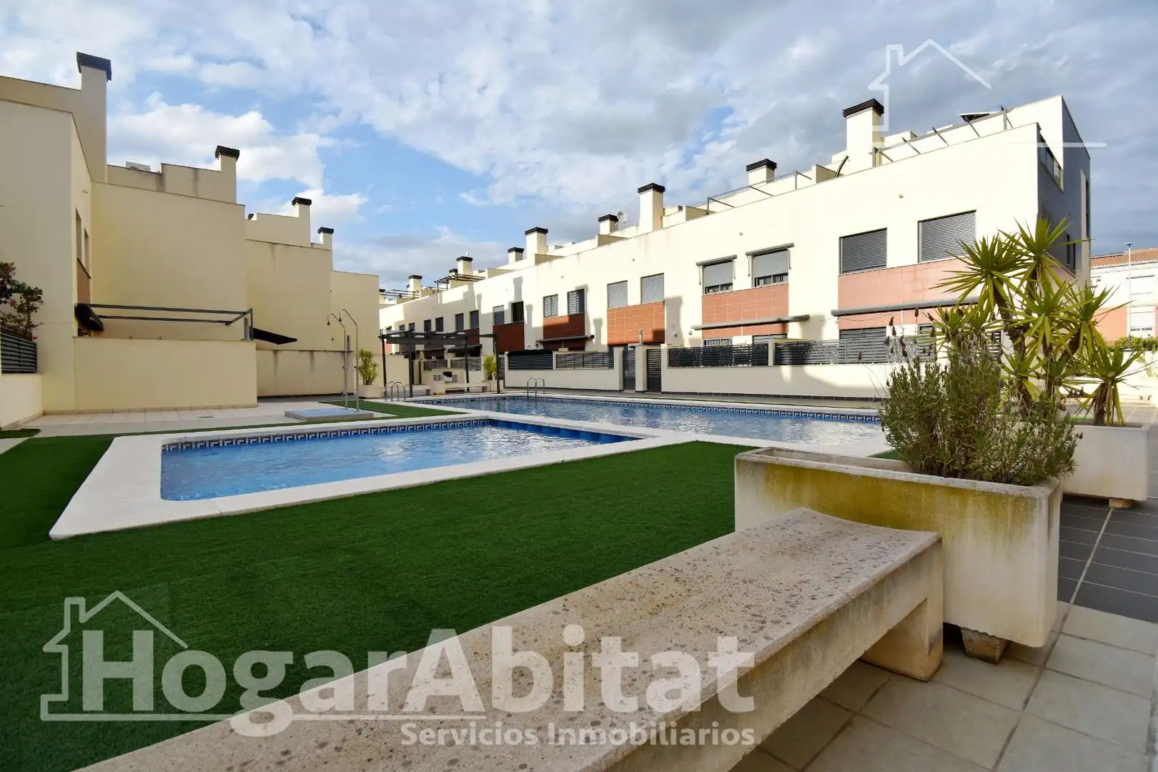Jardí de Casa adosada en venda en Castellón de la Plana / Castelló de la Plana amb Aire condicionat, Terrassa i Balcó