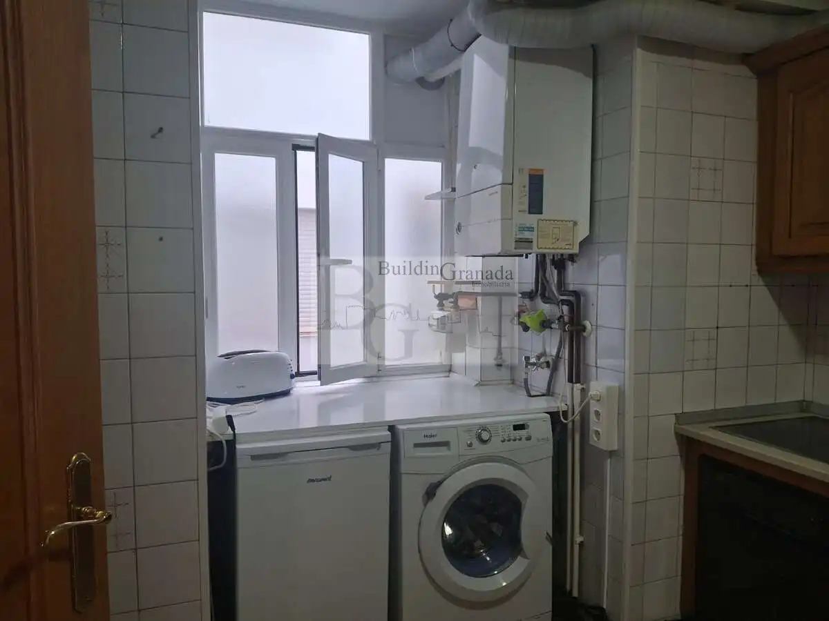 Cuina de Pis de lloguer en Granada amb Calefacció, Terrassa i Moblat
