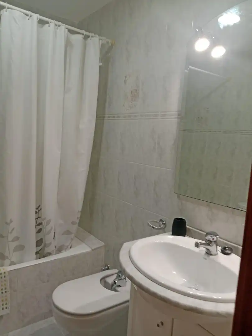 Baño de Piso de alquiler en Madrid con Aire acondicionado, Calefacción y Amueblado