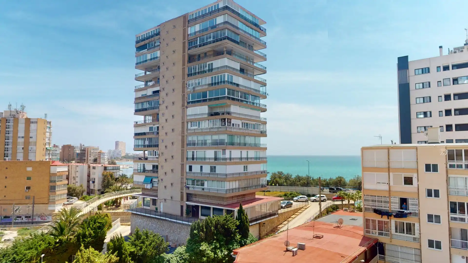Vista exterior de Pis en venda en Alicante / Alacant amb Forn, Rentadora i Microones