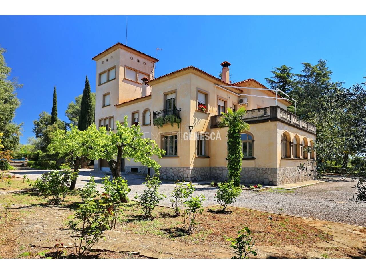 Vista exterior de Casa o xalet en venda en Matadepera amb Jardí privat, Terrassa i Piscina