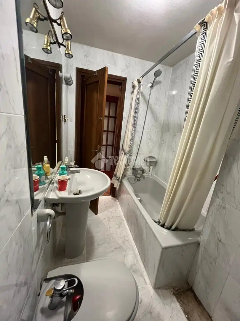 Baño de Piso en venta en Madrid con Calefacción y Terraza