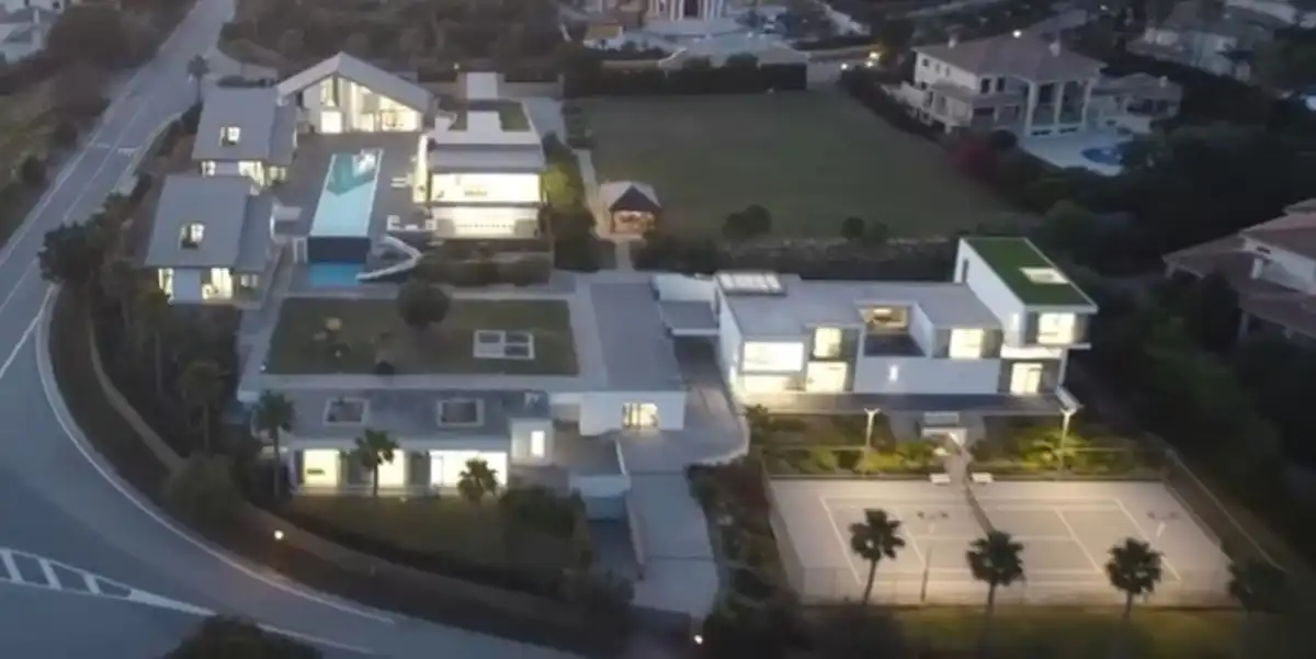 Exterior view of Houses for sale in Sotogrande  with Air Conditioner, Heating and Private garden
