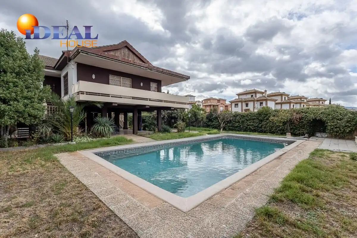 Casa con terrazza in vendita a Avenida HUETOR VEGA, imagen 2