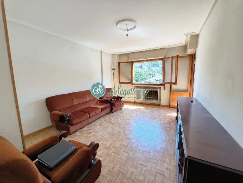 Sala de estar de Piso en venta en Segovia con Calefacción, Parquet y Trastero
