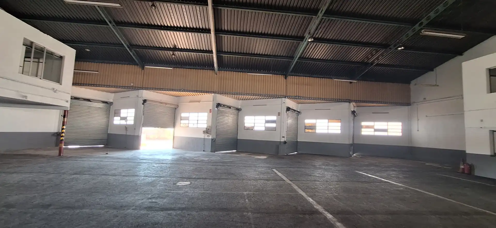 Exterior view of Industrial buildings for rent in Xirivella