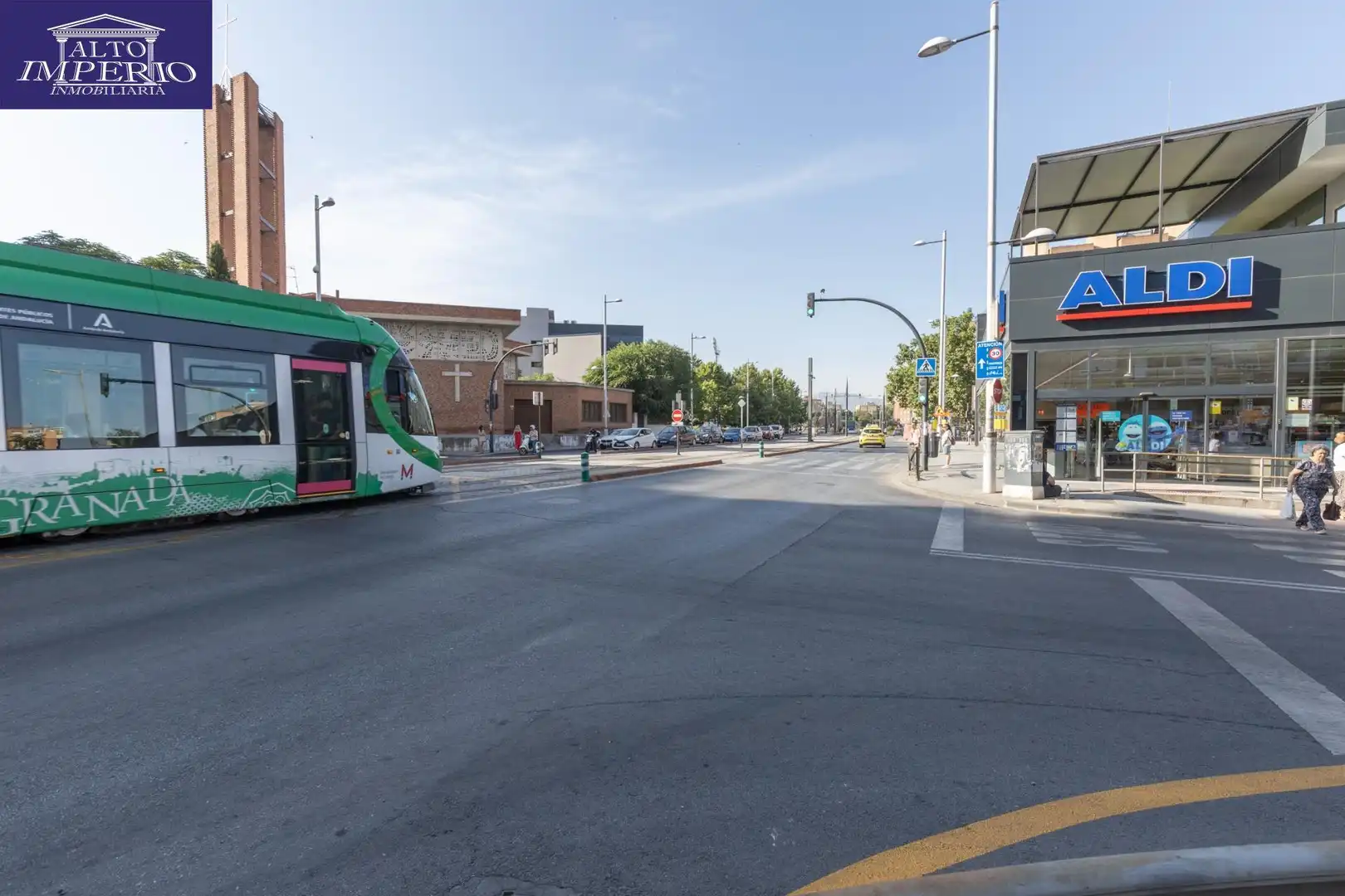 Vista exterior de Pis en venda en Granada amb Aire condicionat, Moblat i Balcó