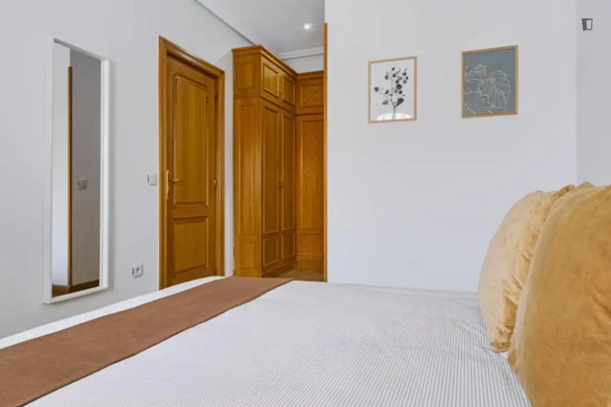 Habitación de Casa o chalet para compartir en Madrid con Calefacción, Amueblado y Horno