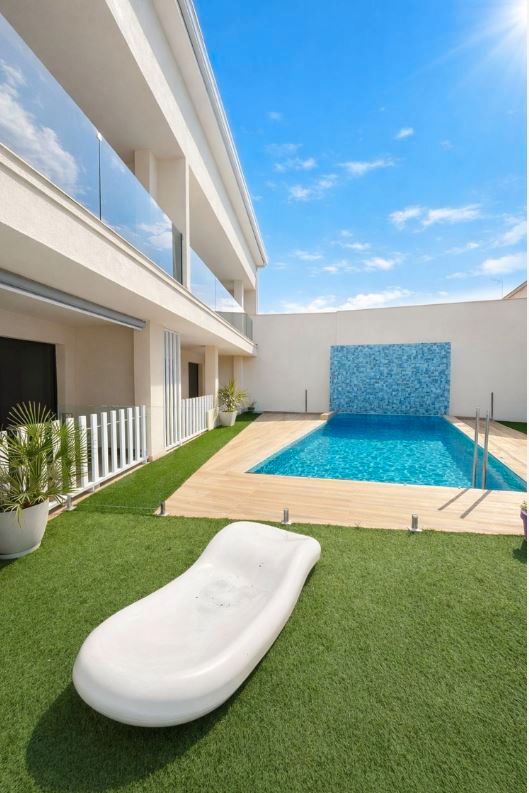Piscina de Ático en venta en Alcázar de San Juan con Terraza, Horno y Microondas