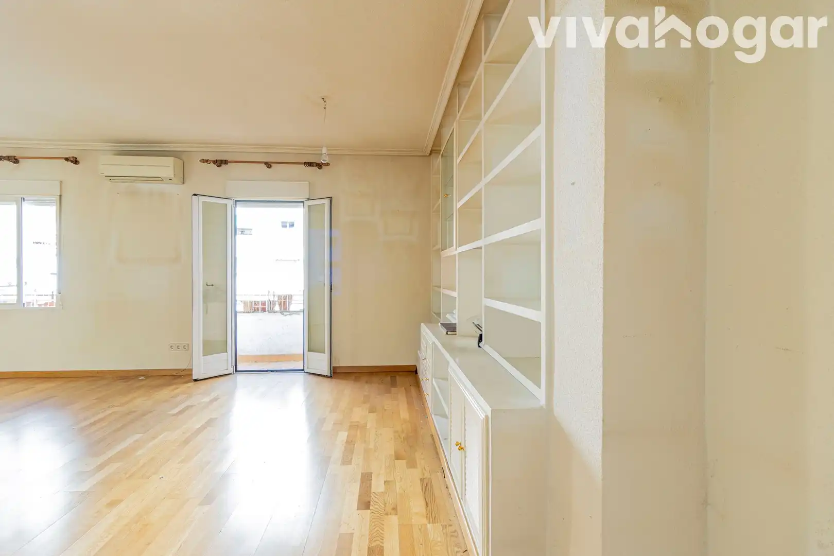 Living room of Flat for sale in Madrid  with Air Conditioner, Heating and Terrace