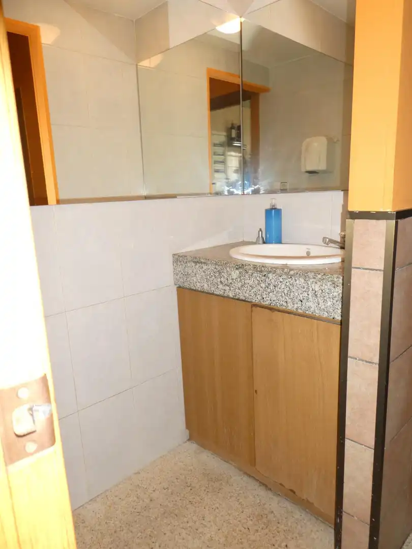 Baño de Local de alquiler en Montornès del Vallès