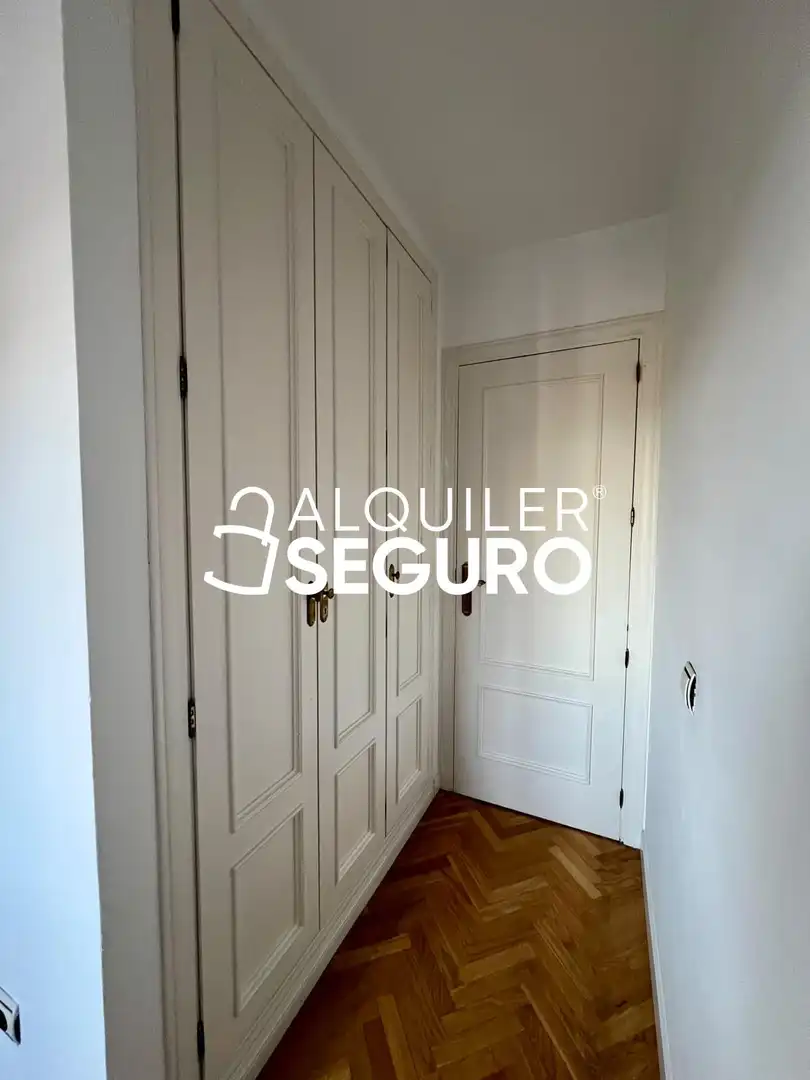 Bedroom of Flat for rent in Madrid  with Air Conditioner and Heating