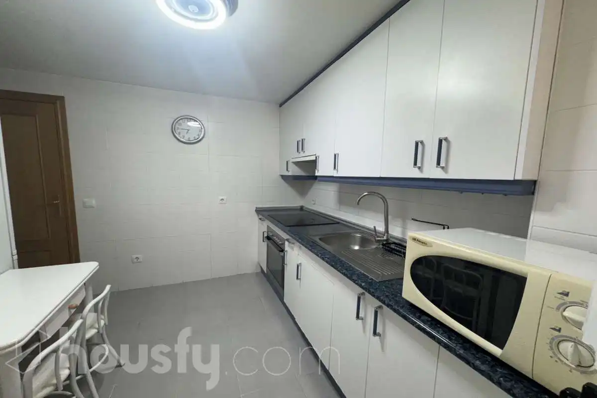 Cocina de Piso de alquiler en Madrid con Trastero y Amueblado