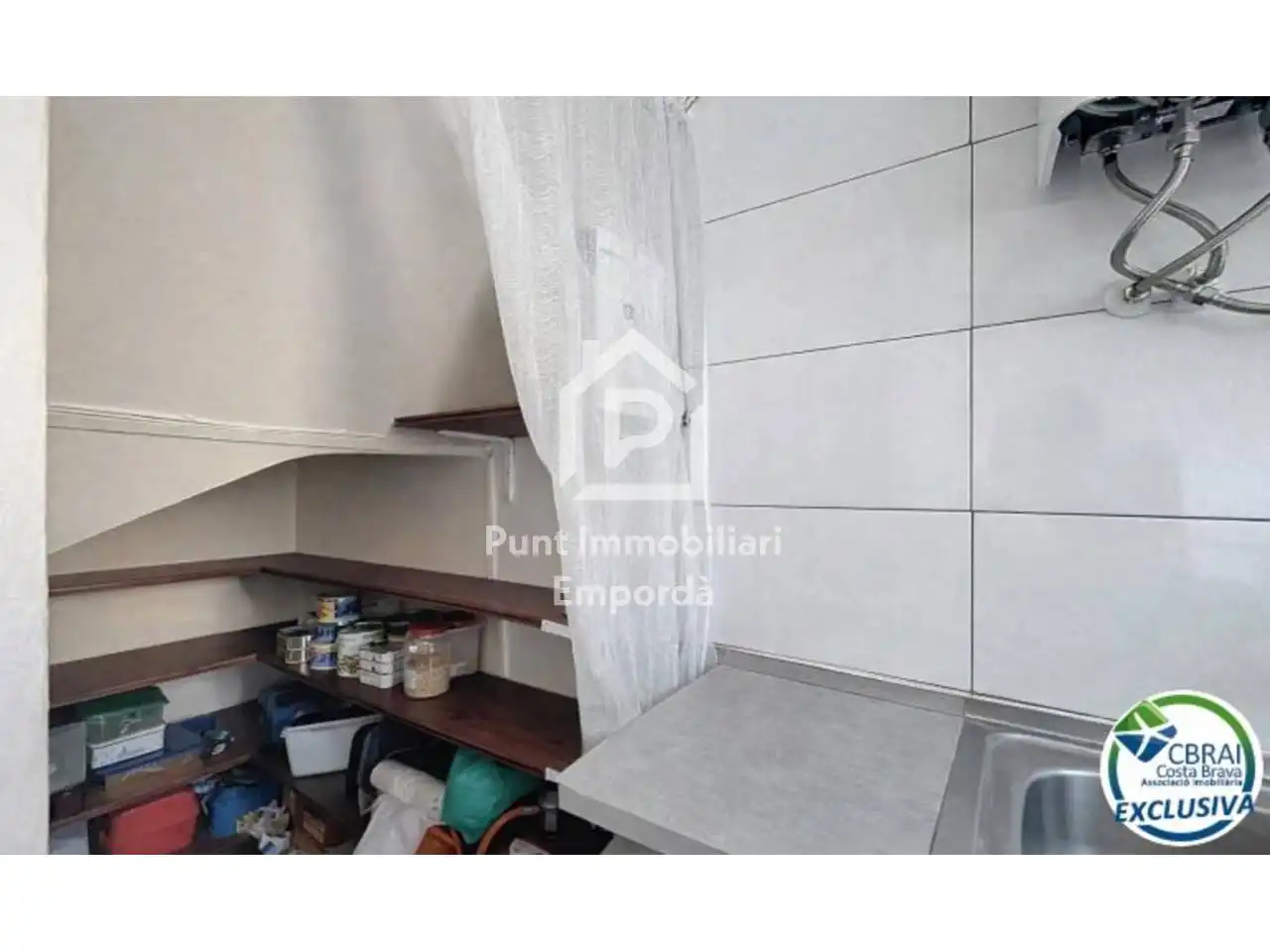 Küche von Einfamilien-Reihenhaus zum Verkauf in Empuriabrava mit Klimaanlage, Heizung und Terrasse