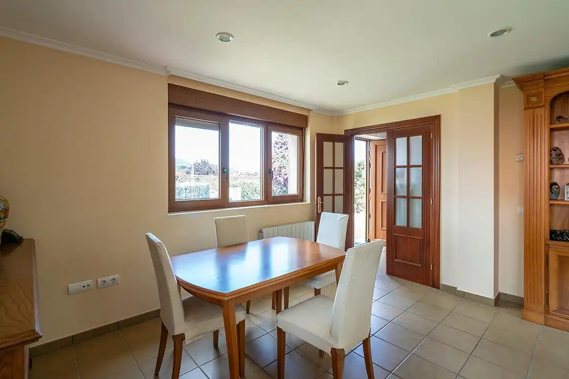 Comedor de Casa o chalet en venta en Santa Cruz de Bezana con Calefacción, Jardín privado y Balcón