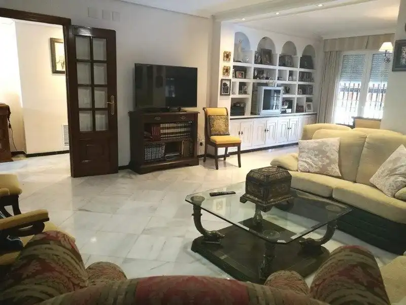 Sala d'estar de Casa o xalet en venda en Córdoba amb Aire condicionat, Calefacció i Jardí privat