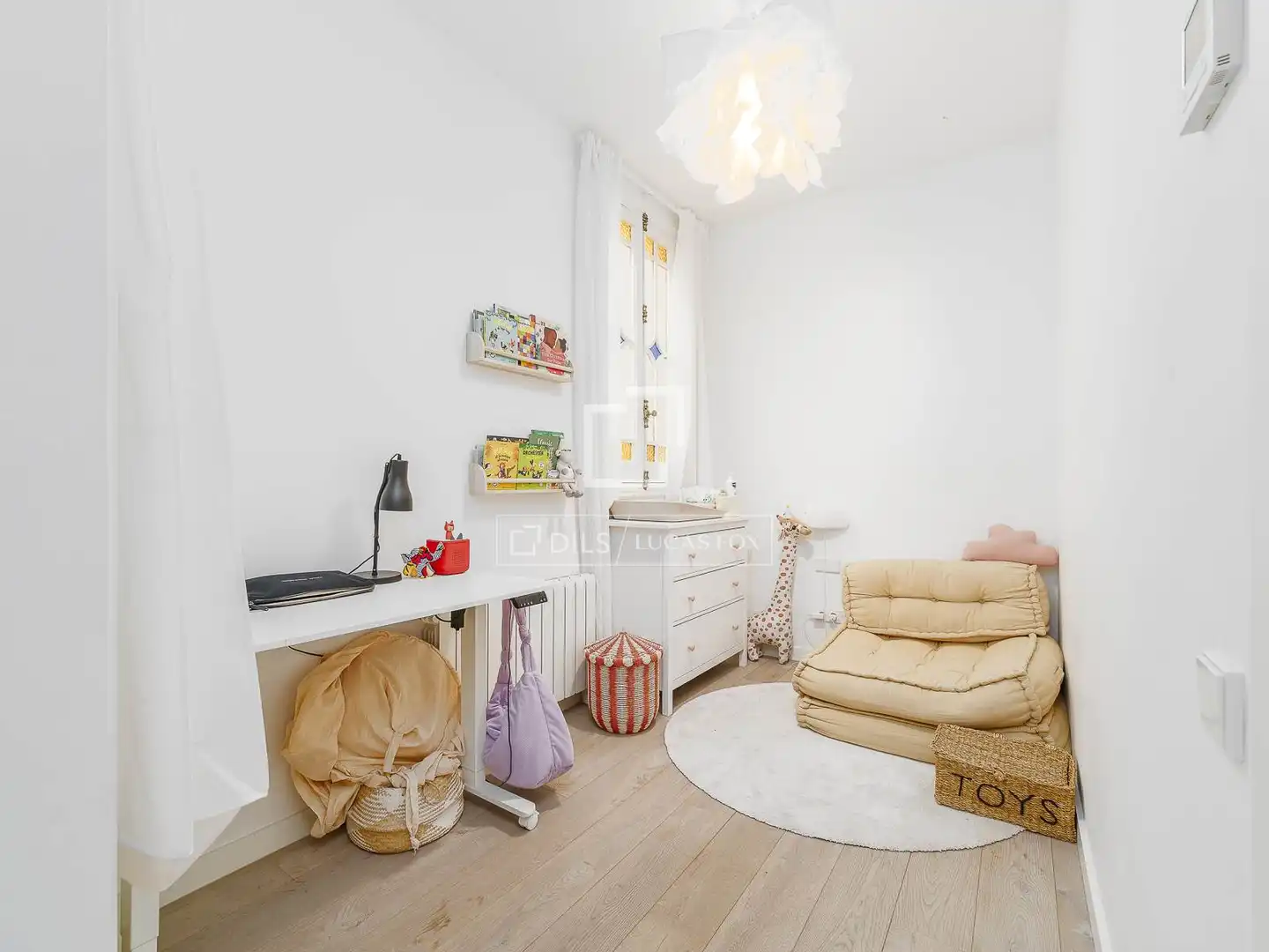 Habitación de Piso en venta en Barcelona con Aire acondicionado, Terraza y Balcón