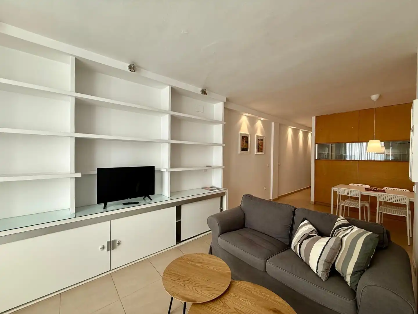 Flat for rent in Calle de Fernán Sánchez de Tovar, Cruz Roja